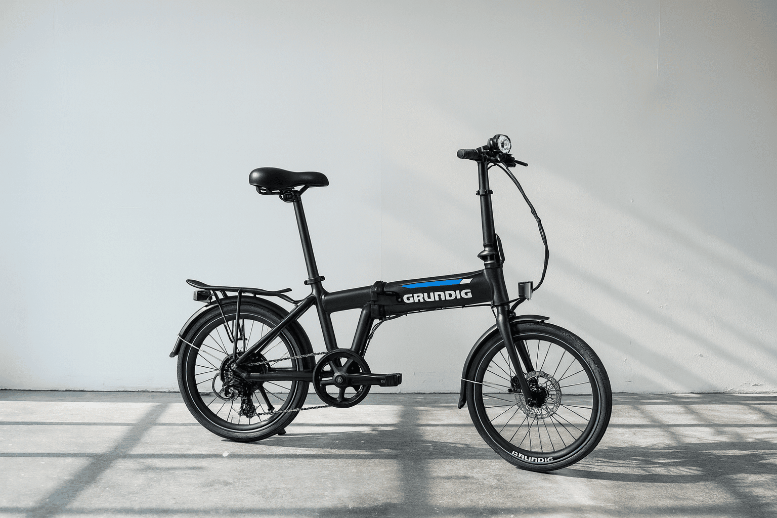 Aanbieding elektrische vouwfiets – GRUNDIG E20 studiofoto, elektrische vouwfiets goedkoop