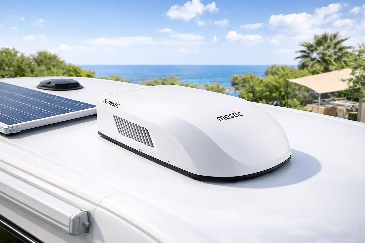 Mestic RTA-2600i inverter dakairco gemonteerd op camperdak