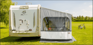 Lagere Fiamma Side W Pro zijwand voor een buscamper met F45-luifel