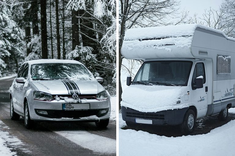 Winterbanden Duitsland voor auto en camper: links een auto met Duits kenteken op een besneeuwde bosweg, rechts een alkoofcamper in de sneeuw